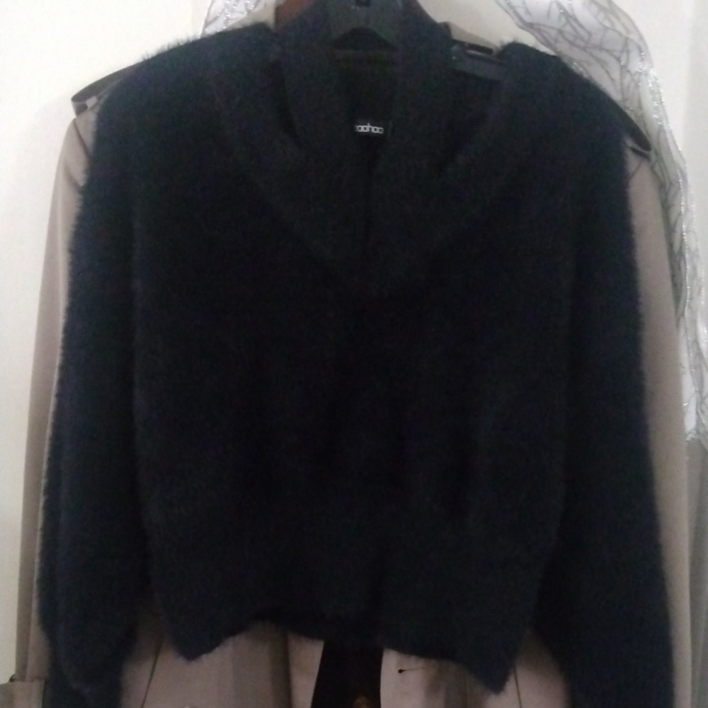 Boohoo Black Fuzzy Sweater. Long sleeves. Size Small. Preowned.